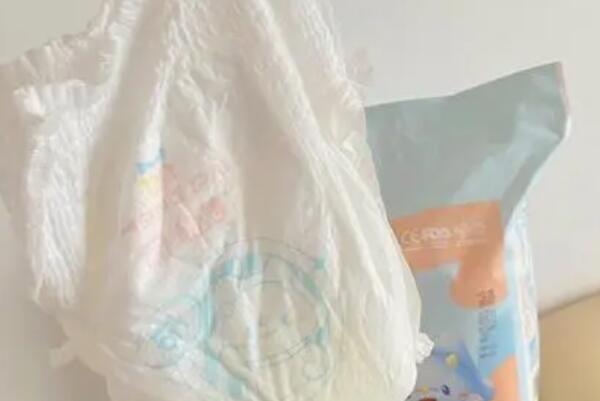 拉拉裤便于幼儿自己穿脱