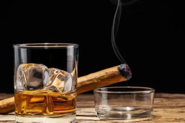备孕期间要戒烟戒酒