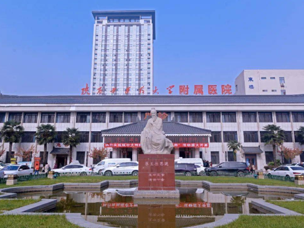 山西中医大附院门诊楼