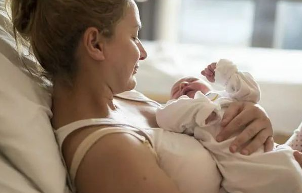 宝宝的主要营养来源就是妈妈的母乳