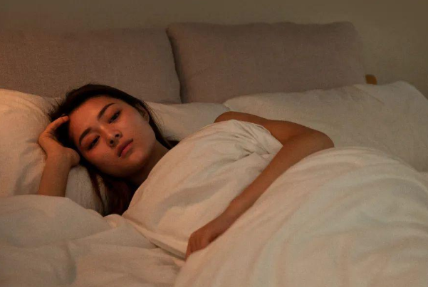 绝经后的女性会睡眠质量差