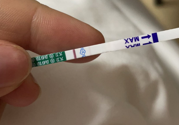 囊胚移植9天测孕试纸白板还大哭一场14天后验血成了怎么回事?