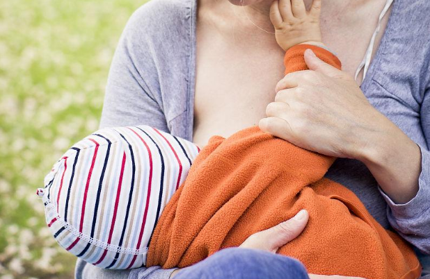 母乳生成时间间隔较短