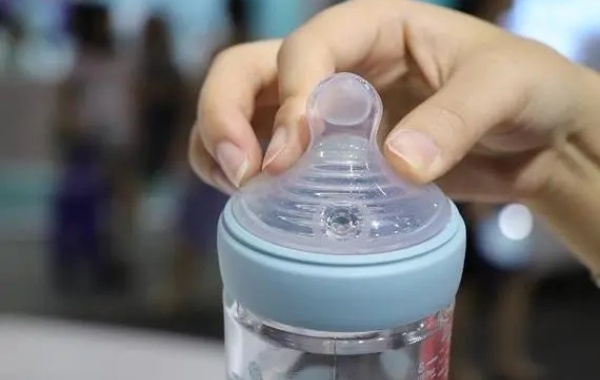 宝宝奶嘴型号用大了有影响