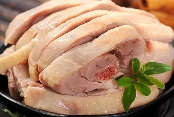 老一辈说怀孕期间不能吃鸭肉不然孩子以后走路不好看是真的吗？