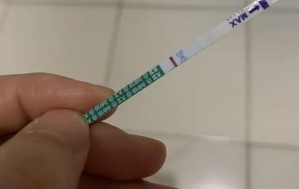 囊胚胎4BB在二代试管移植第八天测出白板是怎么回事？