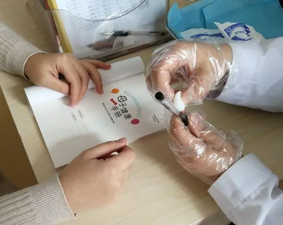 怀孕了不是广州本地户口怎么在居住地社区医院建档？