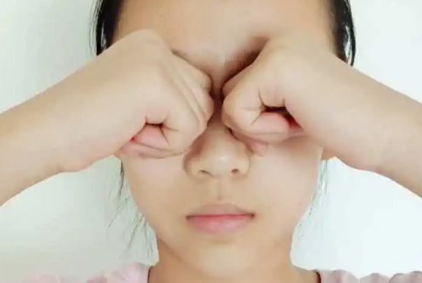 太阳穴按摩手法