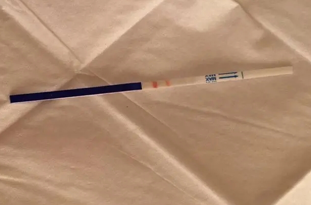 验孕试纸测试线有红杠表示操作正确