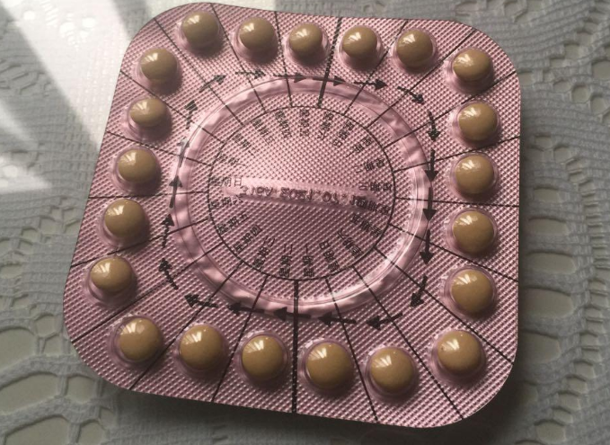 试管移植前服用补佳乐为什么要固定在晚上十点以后吃？