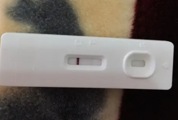 试管婴儿移植7天后验孕棒白板但成功怀上了双胞胎怎么回事？