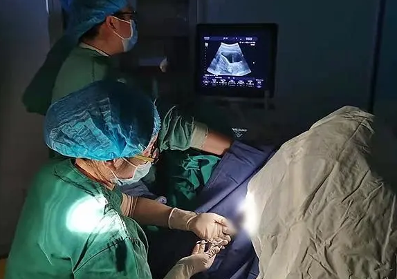 试管胚胎移植14天抽血检查未孕后面验血hcg值0.1又怀了正常吗?