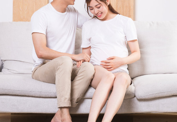 备孕龙凤胎窍门分享，可以多摄入含有叶酸、钙、锌、铁等食物