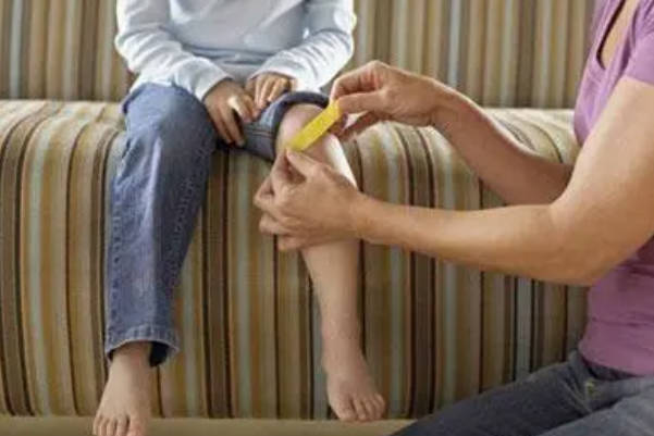 孩子受伤可用可使用碘伏消毒