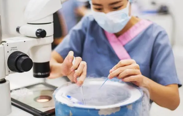 二代试管多少级别胚胎可以直接冷冻保存起来？