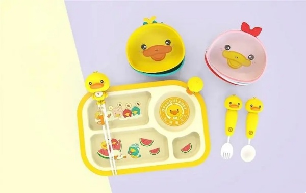 abs塑料材质的餐具3岁宝宝能用吗？